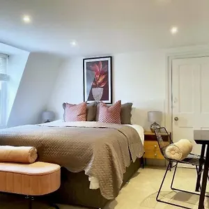 https://ideally-located-2-bedroom-luxury-apartment.tophotelsbath.com
